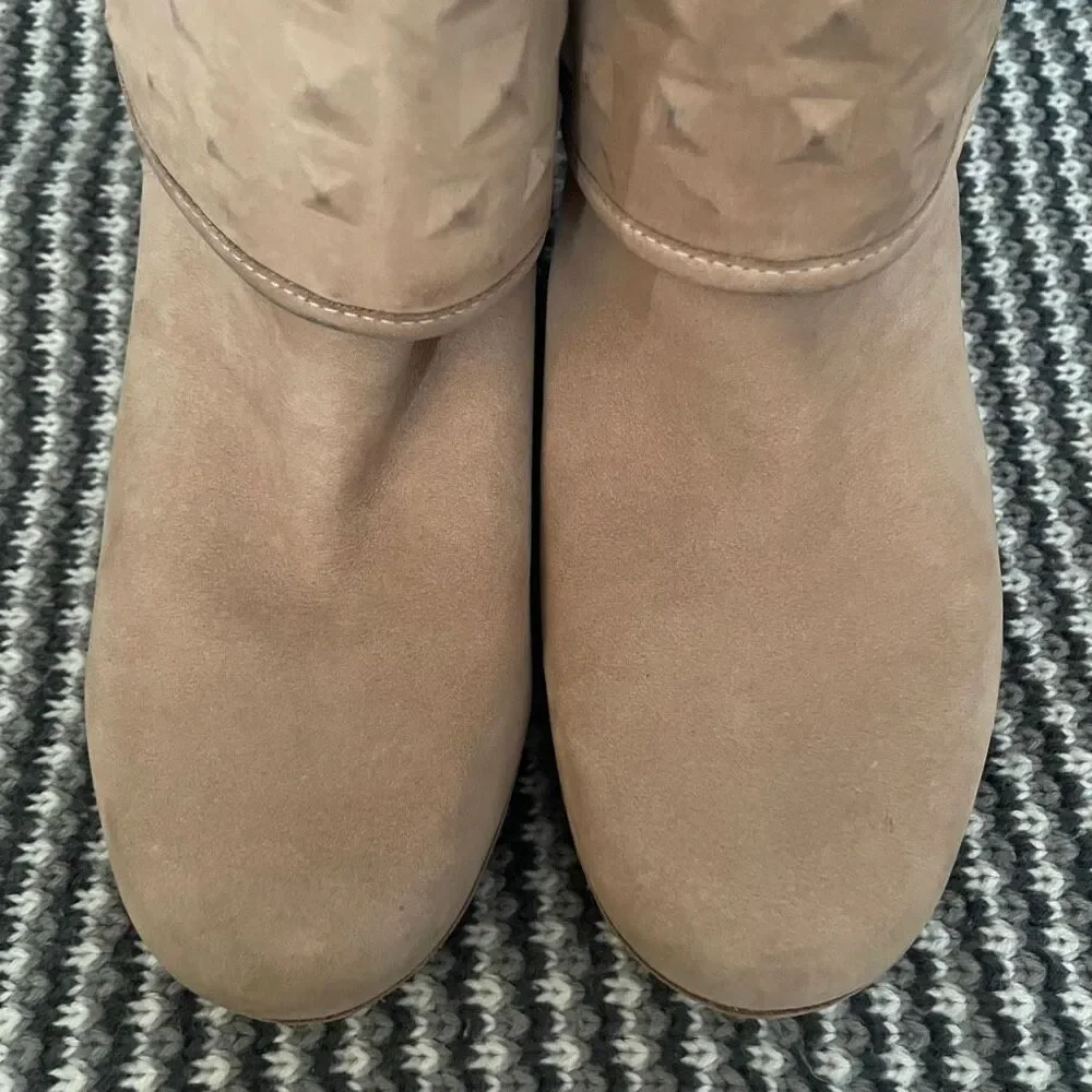 UGG Lynnea Studs clog bootie women’s shoe size 9